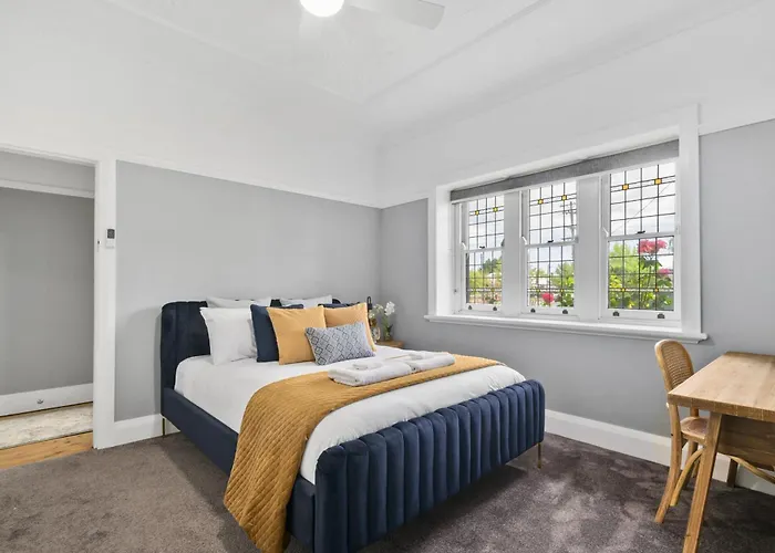 Bluestone Cottage - Character & Class