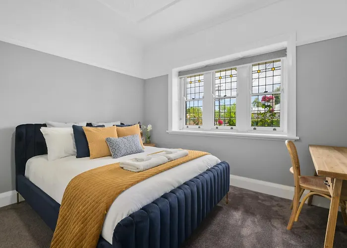 Bluestone Cottage - Character & Class