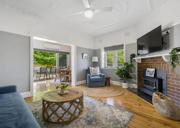 Bluestone Cottage - Character & Class