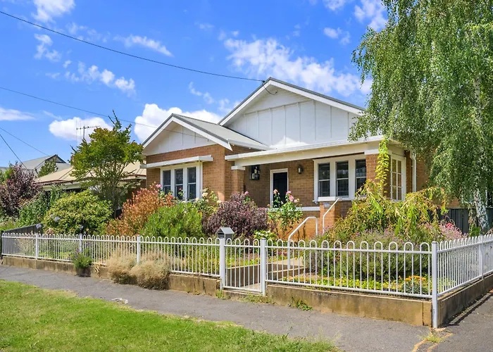 Bluestone Cottage - Character & Class